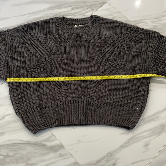 Beautiful Women’s Grey Oversized Sweater Size Small - Picture 7 of 17